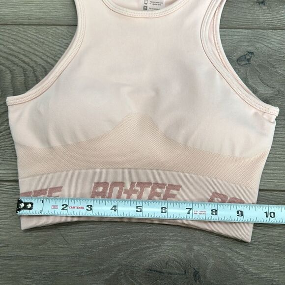 Bo + Tee Knockout Seamless Racerback Crop Top Sports Bra‎ In Peach Size XS - Picture 5 of 9